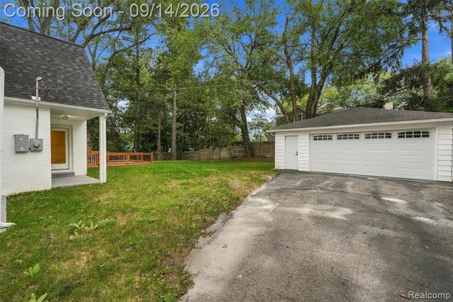 1496 Chesterfield Avenue, Birmingham, MI 48009