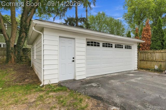 1496 Chesterfield Avenue, Birmingham, MI 48009