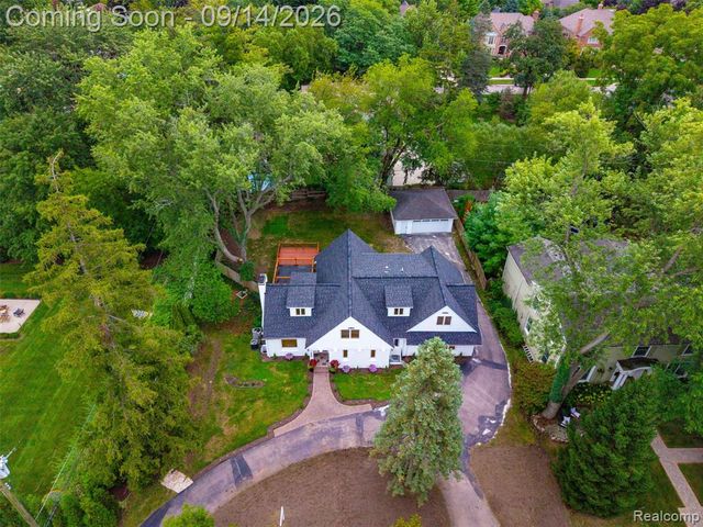 1496 Chesterfield Avenue, Birmingham, MI 48009