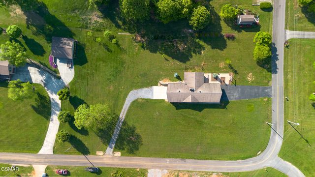621 Briarwood Drive, Dandridge, TN 37725