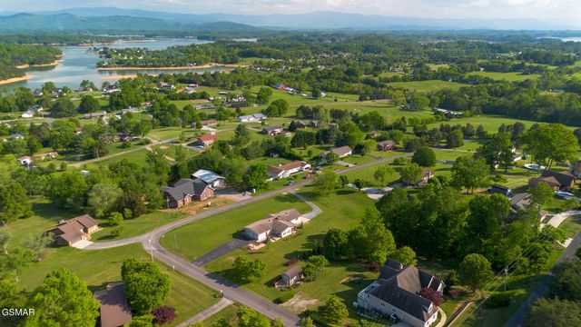 621 Briarwood Drive, Dandridge, TN 37725