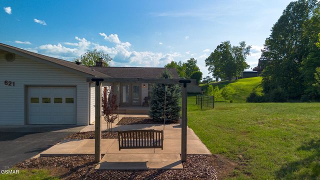 621 Briarwood Drive, Dandridge, TN 37725