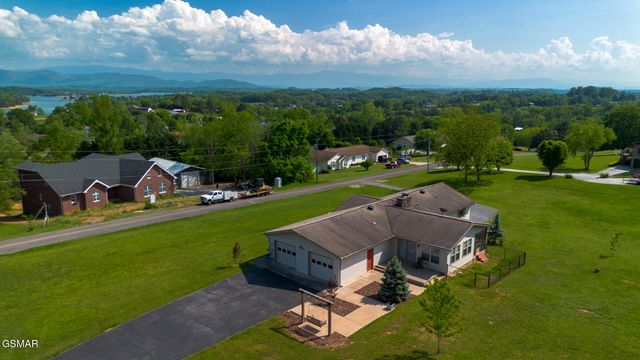 621 Briarwood Drive, Dandridge, TN 37725