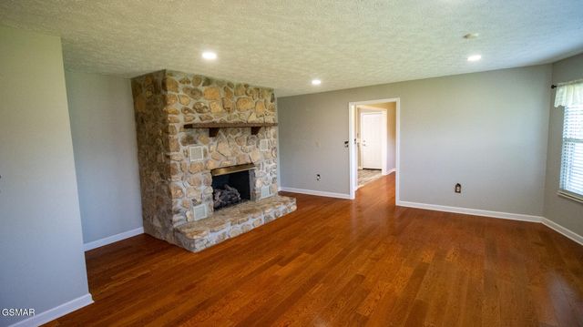 621 Briarwood Drive, Dandridge, TN 37725