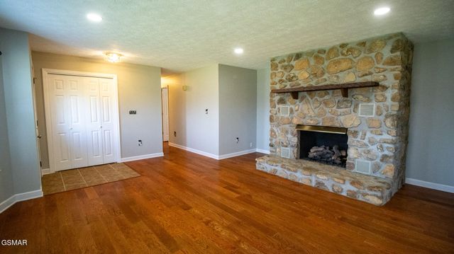 621 Briarwood Drive, Dandridge, TN 37725