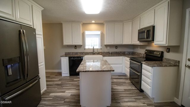 621 Briarwood Drive, Dandridge, TN 37725