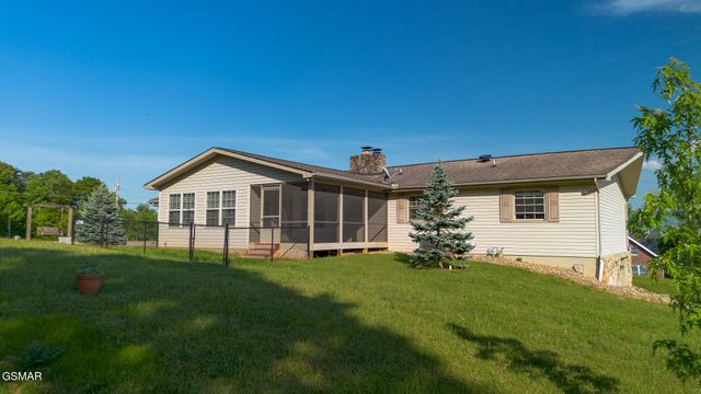 621 Briarwood Drive, Dandridge, TN 37725