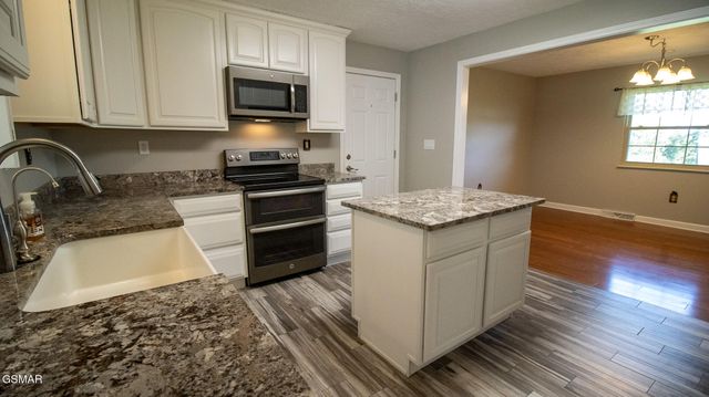 621 Briarwood Drive, Dandridge, TN 37725