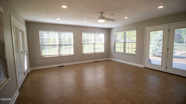 621 Briarwood Drive, Dandridge, TN 37725