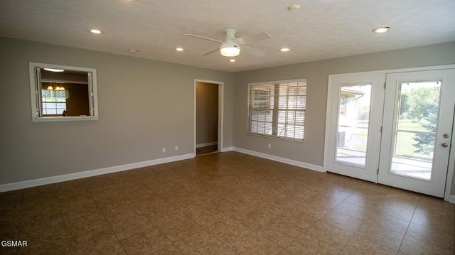 621 Briarwood Drive, Dandridge, TN 37725