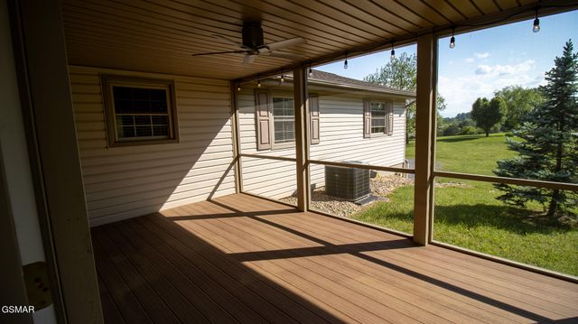621 Briarwood Drive, Dandridge, TN 37725