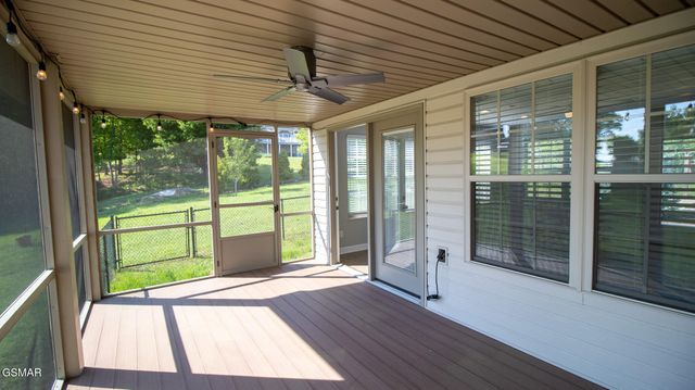 621 Briarwood Drive, Dandridge, TN 37725