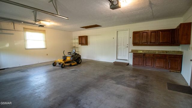 621 Briarwood Drive, Dandridge, TN 37725