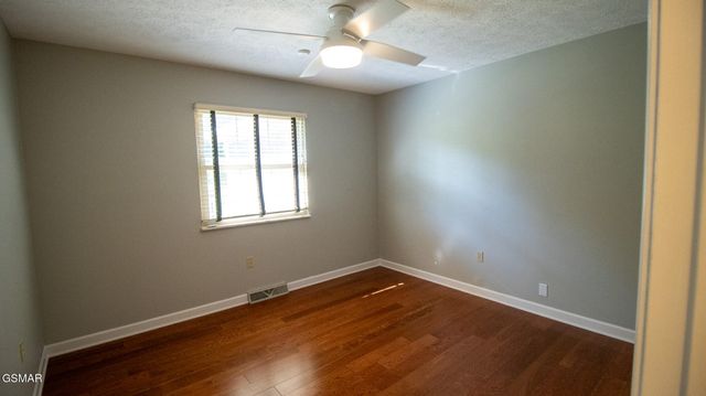 621 Briarwood Drive, Dandridge, TN 37725