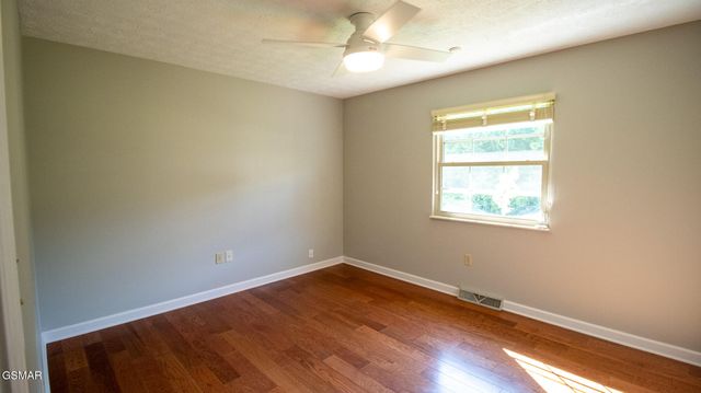 621 Briarwood Drive, Dandridge, TN 37725
