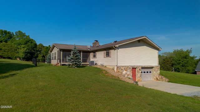 621 Briarwood Drive, Dandridge, TN 37725