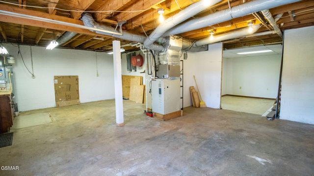 621 Briarwood Drive, Dandridge, TN 37725