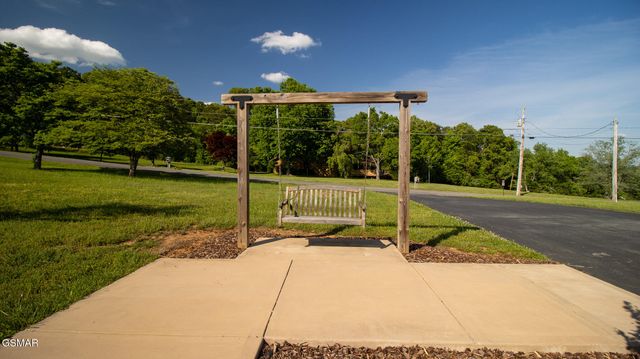 621 Briarwood Drive, Dandridge, TN 37725