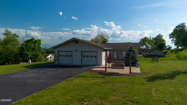 621 Briarwood Drive, Dandridge, TN 37725