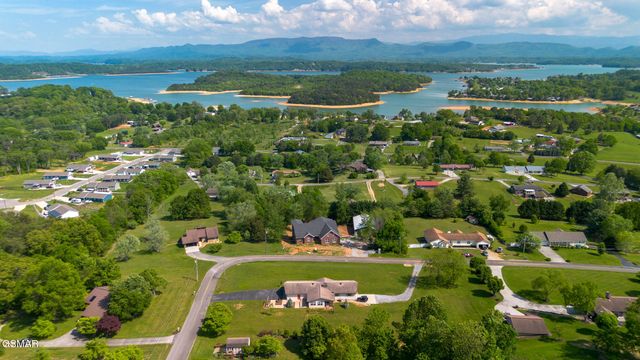 621 Briarwood Drive, Dandridge, TN 37725