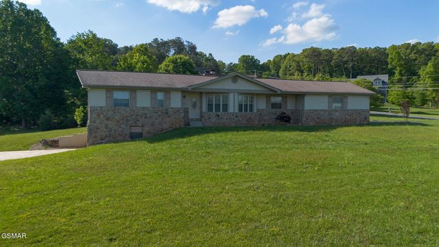 621 Briarwood Drive, Dandridge, TN 37725