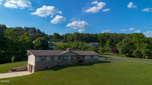 621 Briarwood Drive, Dandridge, TN 37725
