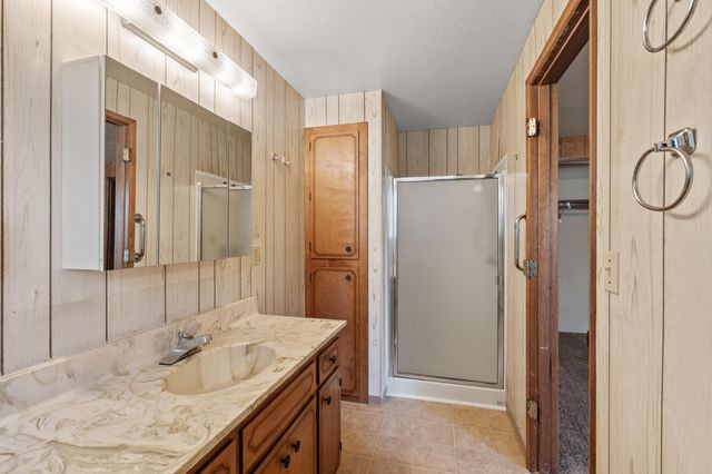 837 S Royal Avenue, Eagle Point, OR 97524