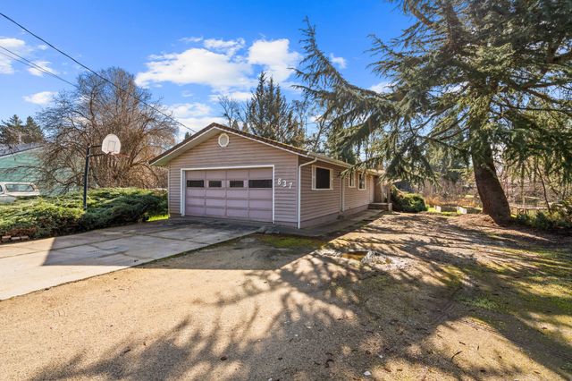 837 S Royal Avenue, Eagle Point, OR 97524