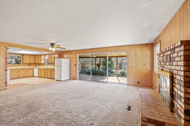 837 S Royal Avenue, Eagle Point, OR 97524