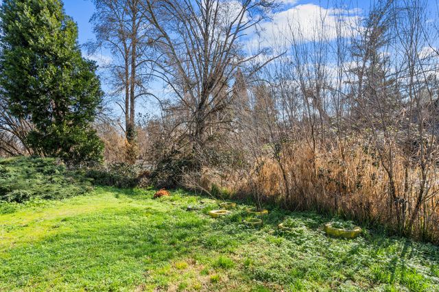 837 S Royal Avenue, Eagle Point, OR 97524