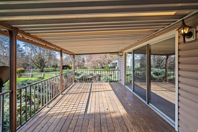 837 S Royal Avenue, Eagle Point, OR 97524