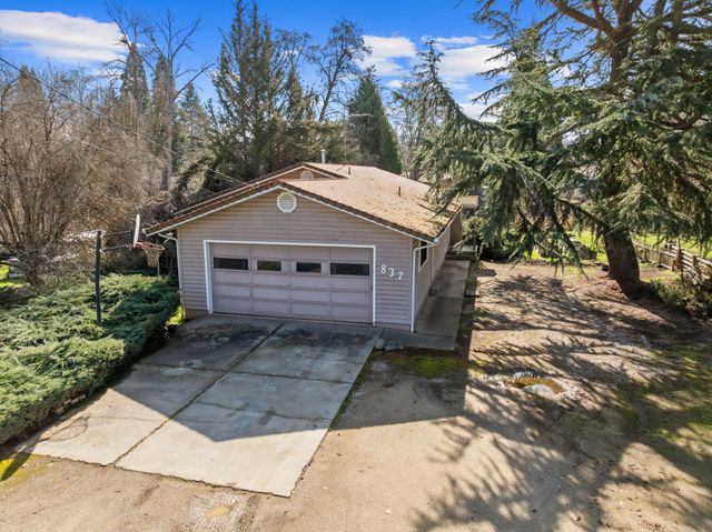 837 S Royal Avenue, Eagle Point, OR 97524