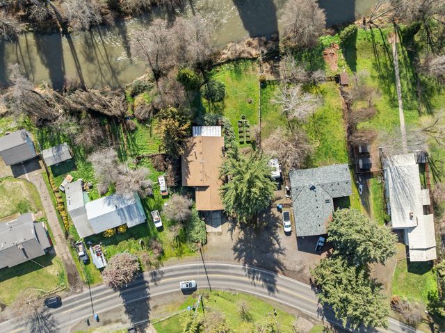 837 S Royal Avenue, Eagle Point, OR 97524