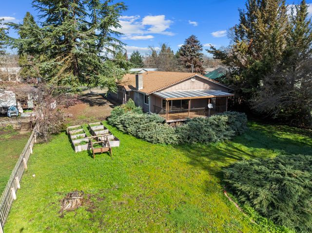 837 S Royal Avenue, Eagle Point, OR 97524