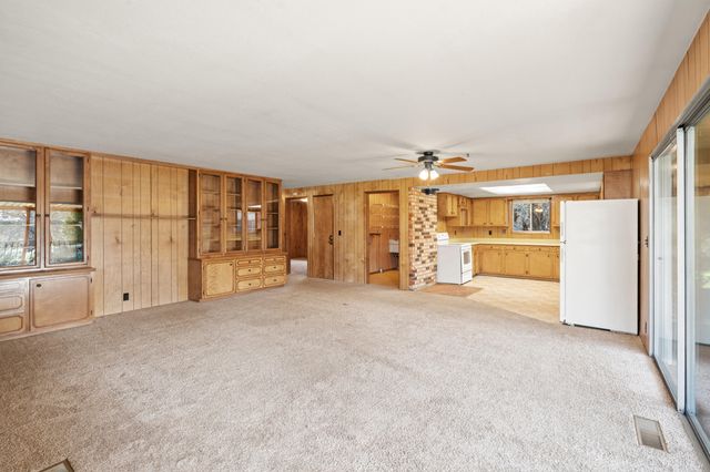 837 S Royal Avenue, Eagle Point, OR 97524