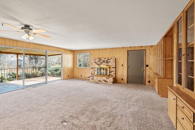 837 S Royal Avenue, Eagle Point, OR 97524