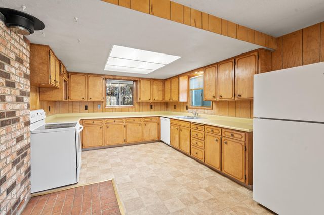 837 S Royal Avenue, Eagle Point, OR 97524