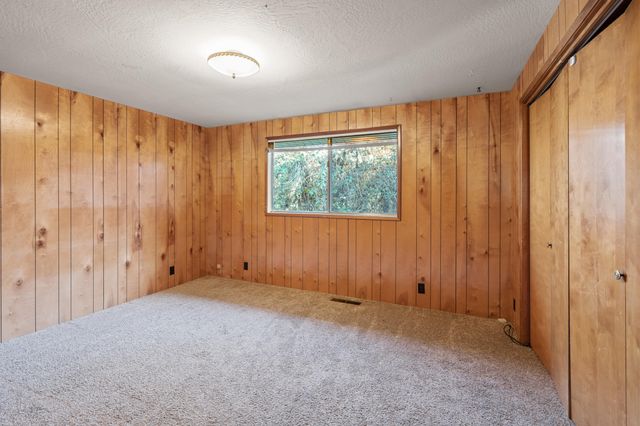 837 S Royal Avenue, Eagle Point, OR 97524