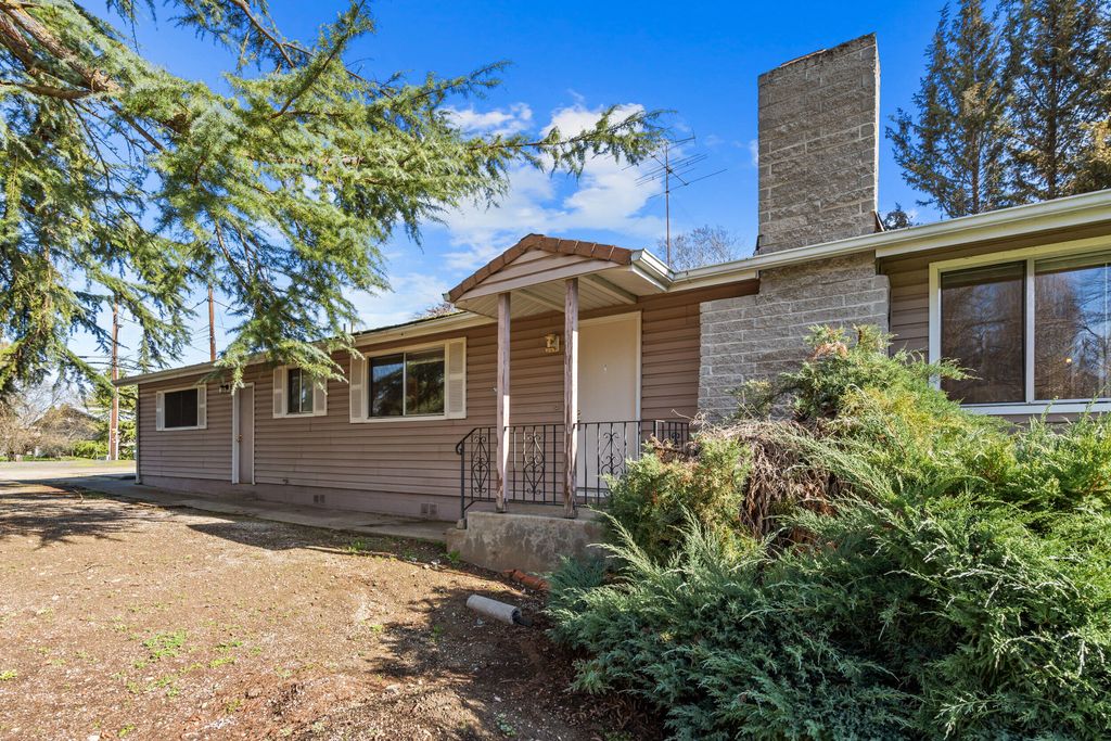 837 S Royal Avenue, Eagle Point, OR 97524