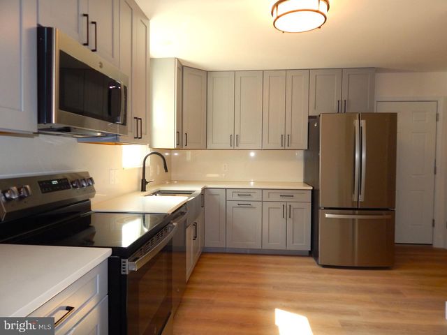 79 LEE ST, Stewartstown, PA 17363