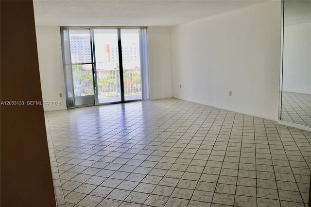 2801 NE 183rd St 405W, Aventura, FL 33160