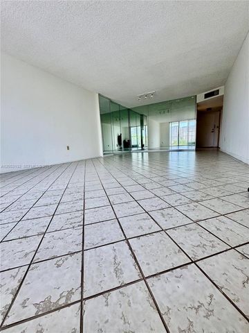 2801 NE 183rd St 405W, Aventura, FL 33160