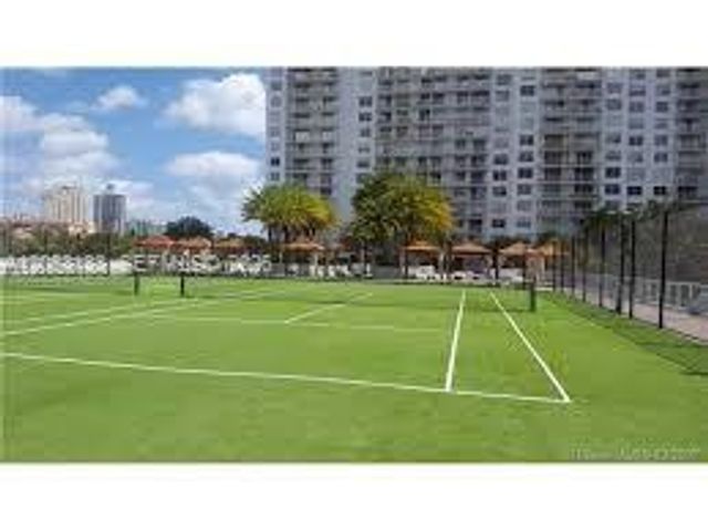 2801 NE 183rd St 405W, Aventura, FL 33160
