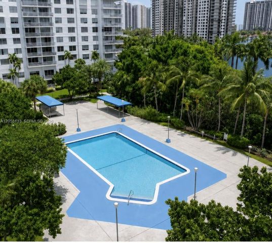 2801 NE 183rd St 405W, Aventura, FL 33160