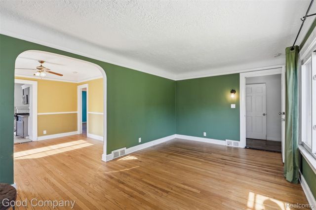 520 E Muir Avenue, Hazel Park, MI 48030