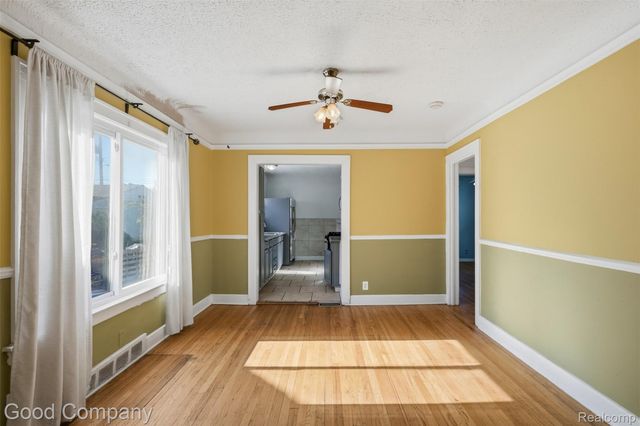 520 E Muir Avenue, Hazel Park, MI 48030