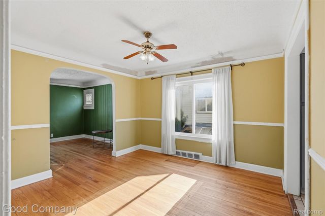 520 E Muir Avenue, Hazel Park, MI 48030