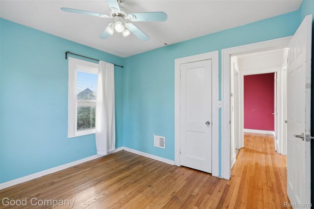 520 E Muir Avenue, Hazel Park, MI 48030