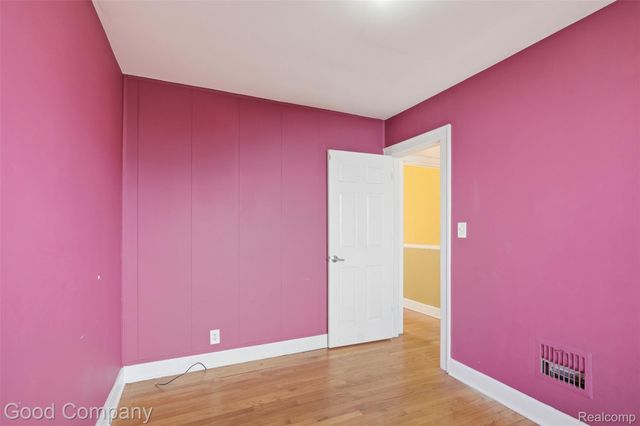 520 E Muir Avenue, Hazel Park, MI 48030