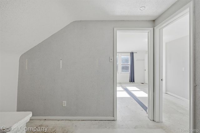 520 E Muir Avenue, Hazel Park, MI 48030
